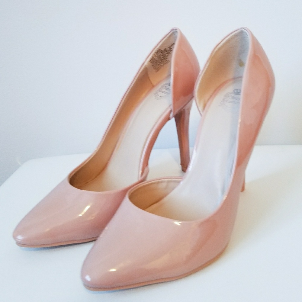 BRAND NEW Juicy Couture Nude Pumps